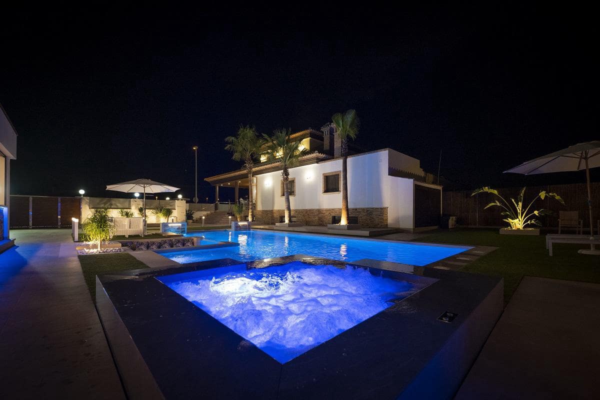 4 soverom Villa til salgs i Avileses med svømmebasseng garasje - € 1 850 000 (Ref: 9450759)