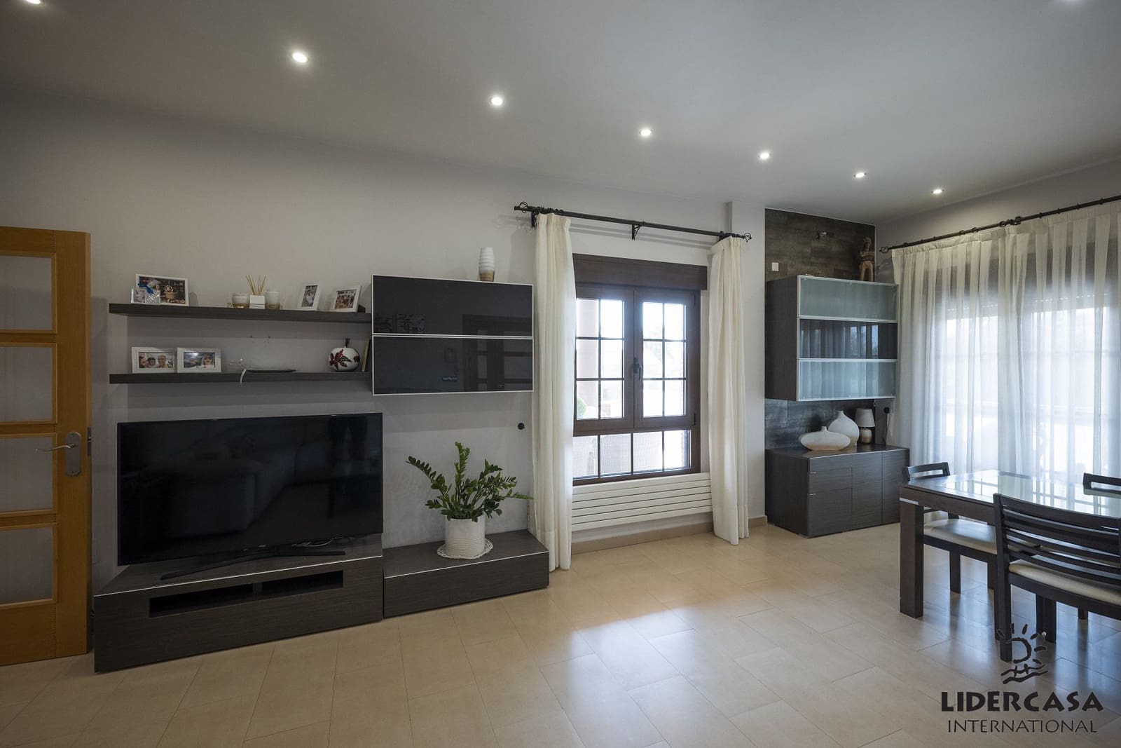 4 soverom Villa til salgs i Avileses med svømmebasseng garasje - € 1 850 000 (Ref: 9450759)