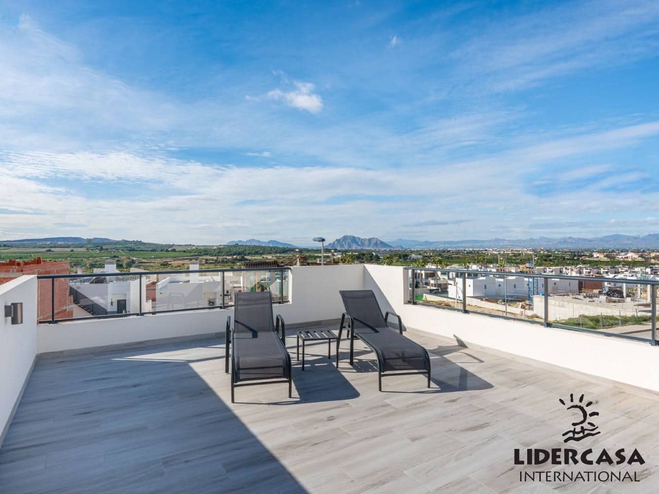 3 soverom Rekkehus til salgs i Benijofar med svømmebasseng garasje - € 350 000 (Ref: 9450771)