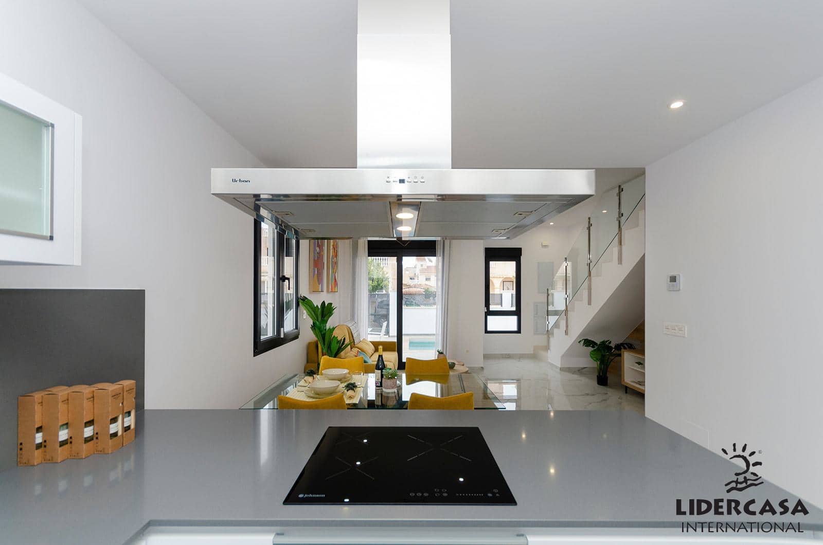 3 bedroom Semi-detached Villa for sale in Torrevieja with pool garage - € 385,000 (Ref: 9450781)