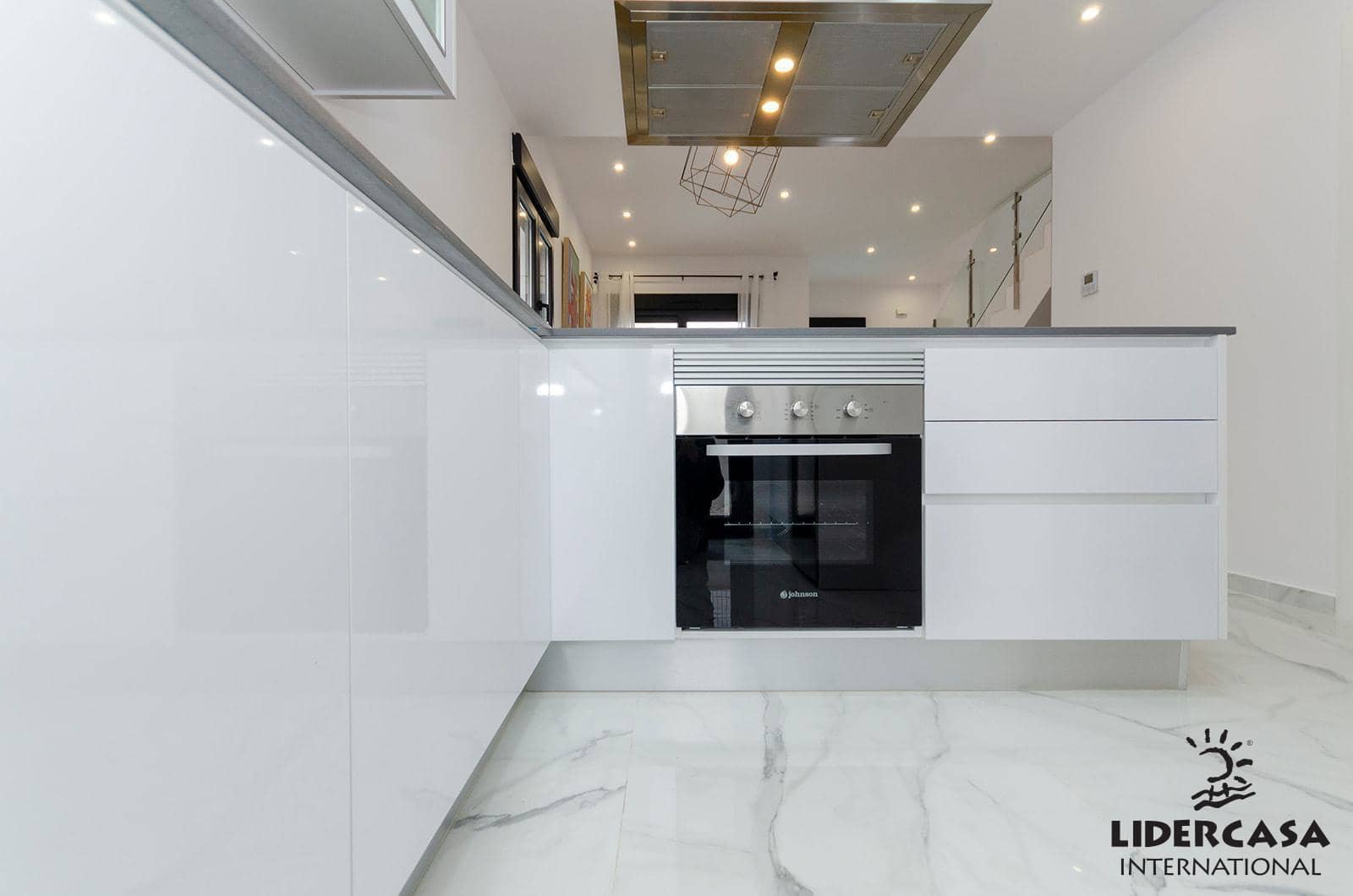 3 bedroom Semi-detached Villa for sale in Torrevieja with pool garage - € 385,000 (Ref: 9450781)