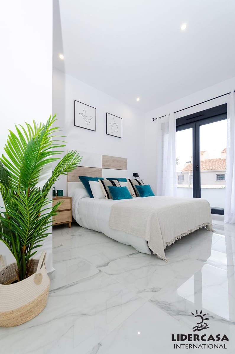 3 bedroom Semi-detached Villa for sale in Torrevieja with pool garage - € 385,000 (Ref: 9450781)