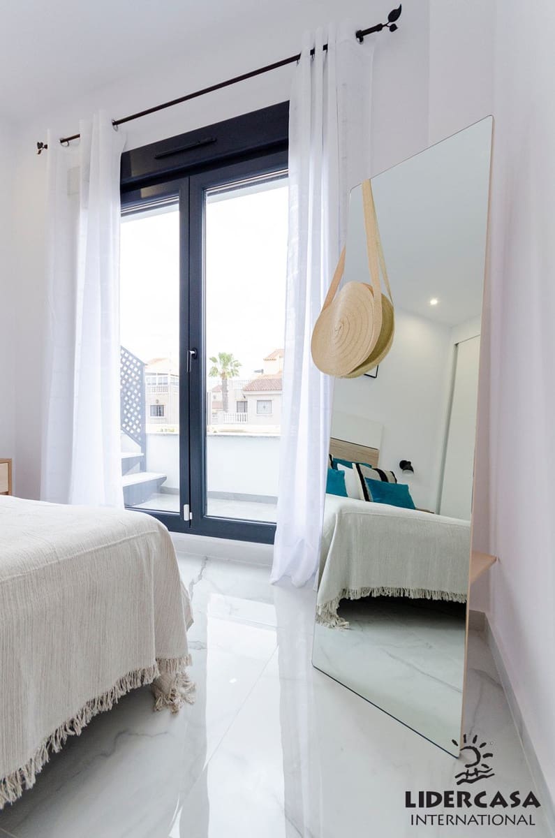 3 bedroom Semi-detached Villa for sale in Torrevieja with pool garage - € 385,000 (Ref: 9450781)