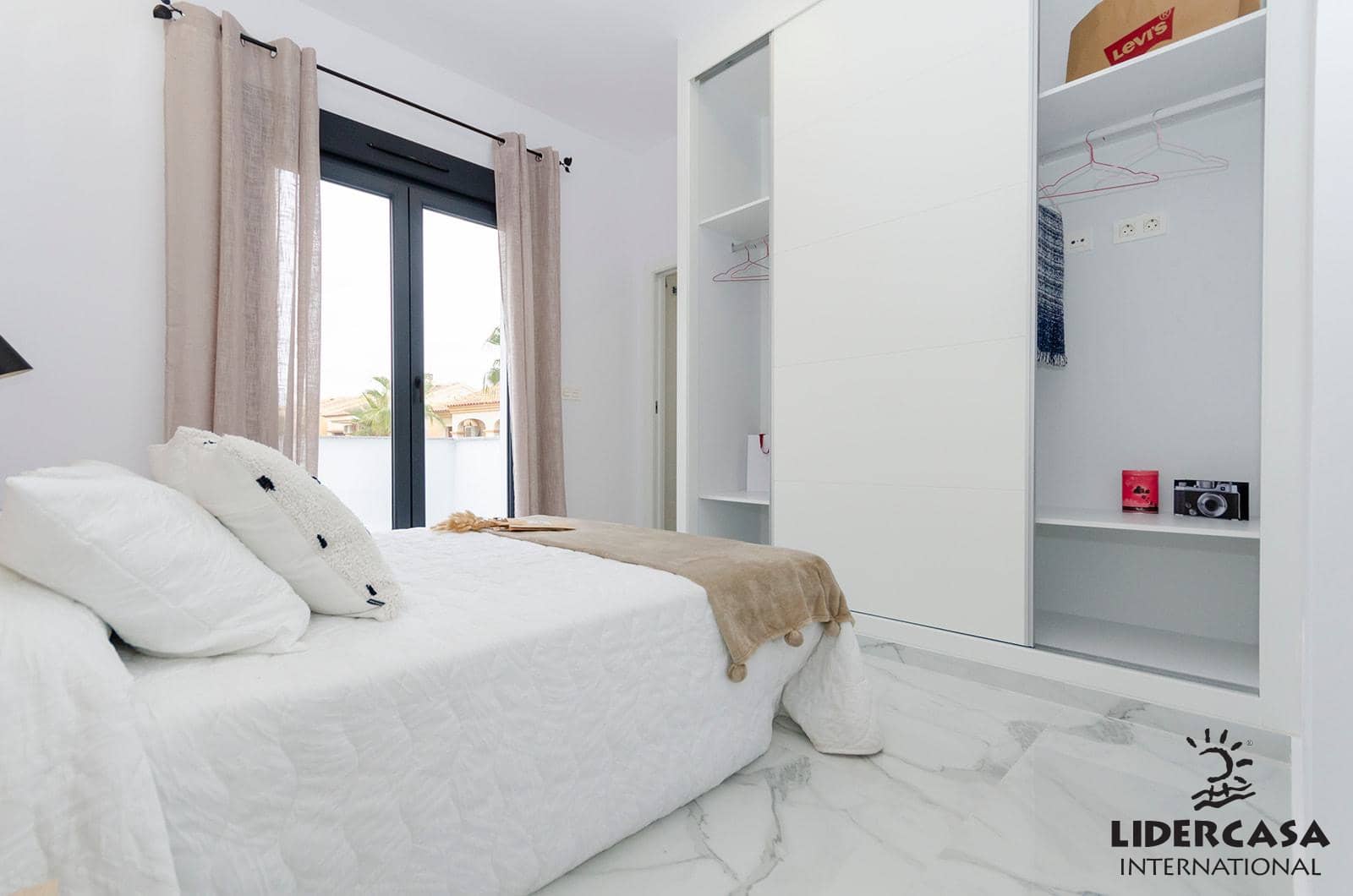 3 bedroom Semi-detached Villa for sale in Torrevieja with pool garage - € 385,000 (Ref: 9450781)