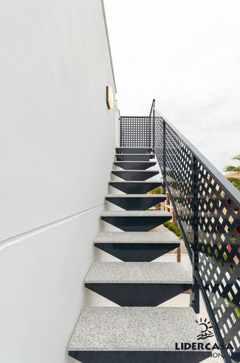 3 bedroom Semi-detached Villa for sale in Torrevieja with pool garage - € 385,000 (Ref: 9450781)