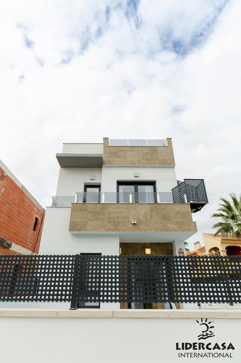 3 bedroom Semi-detached Villa for sale in Torrevieja with pool garage - € 385,000 (Ref: 9450781)