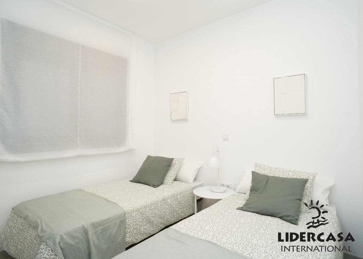 2 quarto Apartamento para venda em Torrevieja com piscina - 285 000 € (Ref: 9450782)