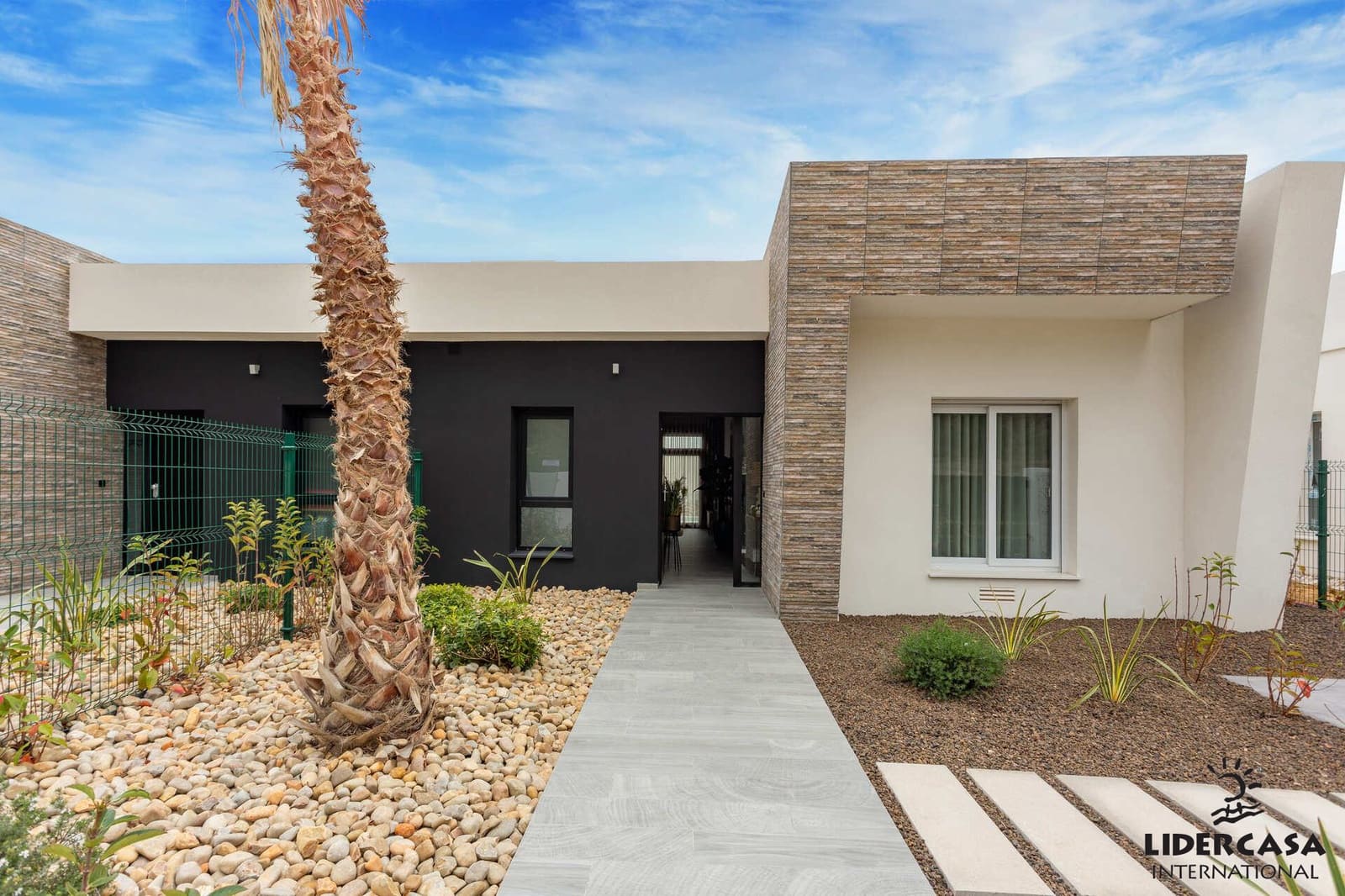 3 slaapkamer Rijtjeshuis te koop in Algorfa met zwembad garage - € 559.000 (Ref: 9450786)