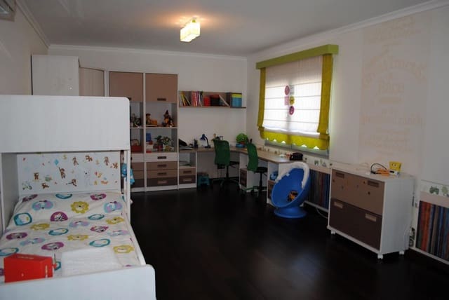 Chalet de 8 habitaciones en Dehesa de Campoamor, Orihuela en venta con piscina garaje - 1.400.000 € (Ref: 9450797)