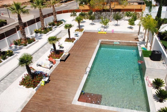 Chalet de 8 habitaciones en Dehesa de Campoamor, Orihuela en venta con piscina garaje - 1.400.000 € (Ref: 9450797)