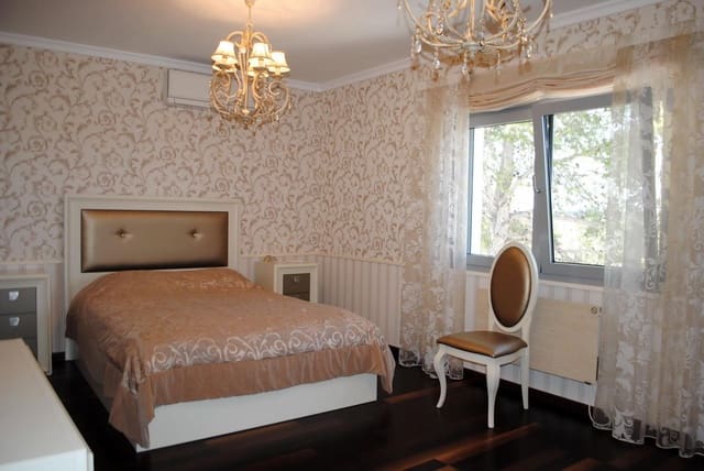 Chalet de 8 habitaciones en Dehesa de Campoamor, Orihuela en venta con piscina garaje - 1.400.000 € (Ref: 9450797)