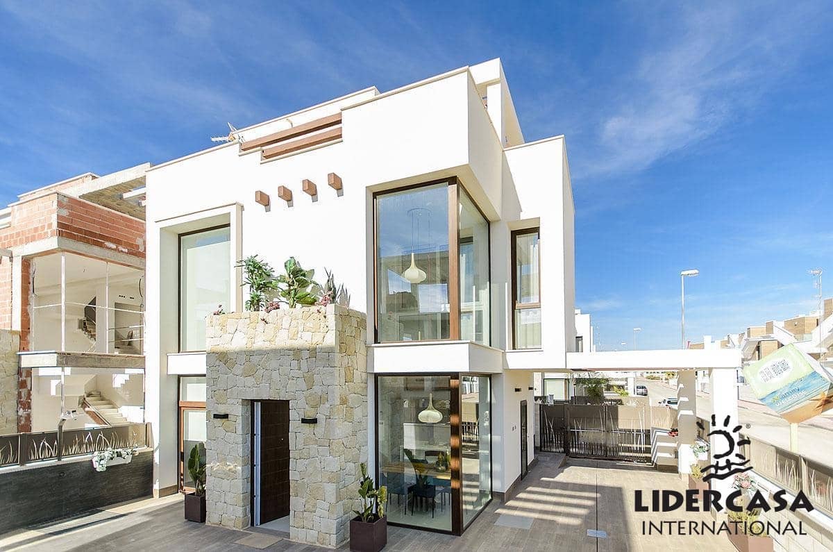 3 soverom Kjedet enebolig til salgs i Vera med svømmebasseng garasje - € 375 000 (Ref: 9450803)