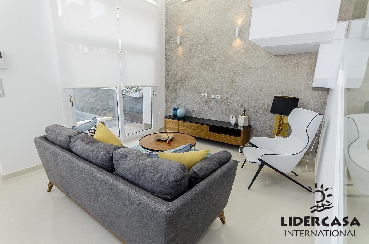 3 soverom Kjedet enebolig til salgs i Vera med svømmebasseng garasje - € 375 000 (Ref: 9450803)