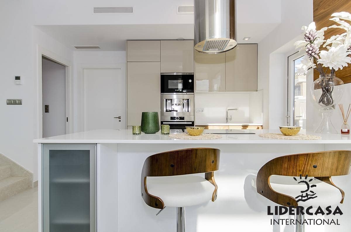 3 soverom Kjedet enebolig til salgs i Vera med svømmebasseng garasje - € 375 000 (Ref: 9450803)