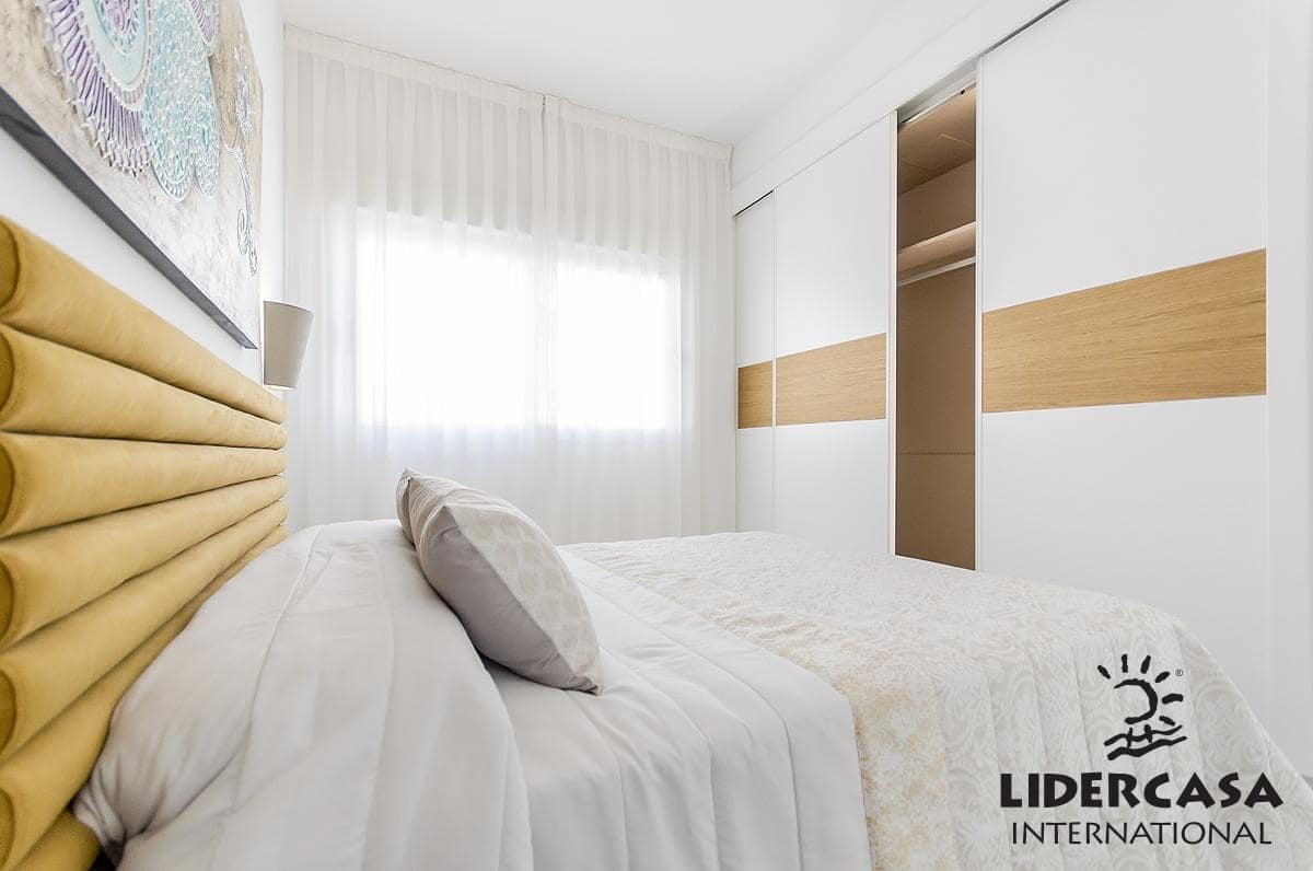 3 soverom Kjedet enebolig til salgs i Vera med svømmebasseng garasje - € 375 000 (Ref: 9450803)