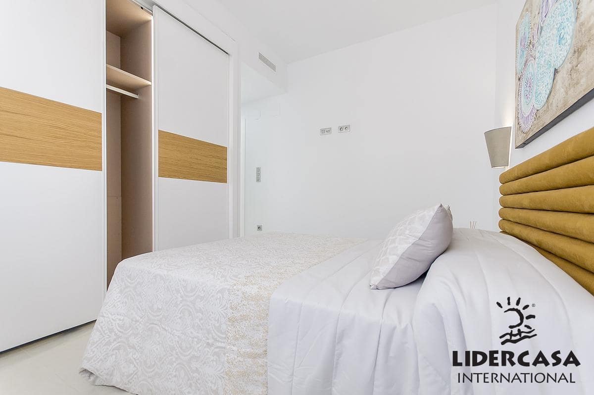 3 soverom Kjedet enebolig til salgs i Vera med svømmebasseng garasje - € 375 000 (Ref: 9450803)