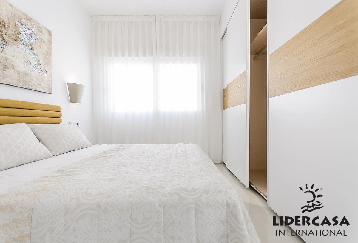 3 soverom Kjedet enebolig til salgs i Vera med svømmebasseng garasje - € 375 000 (Ref: 9450803)