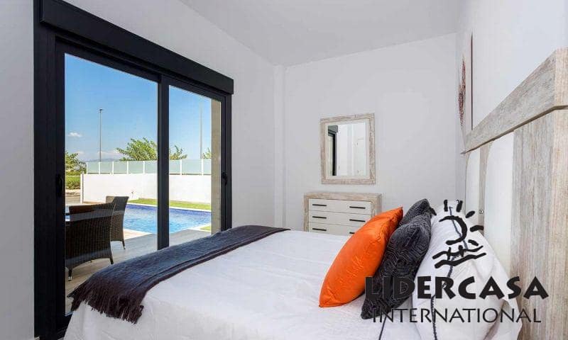 Adosado de 3 habitaciones en Daya Nueva en venta con piscina garaje - 399.900 € (Ref: 9466117)