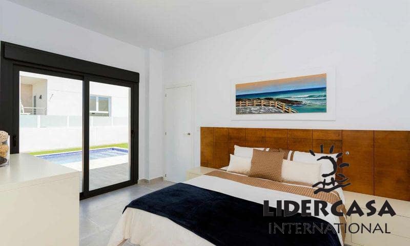 Adosado de 3 habitaciones en Daya Nueva en venta con piscina garaje - 399.900 € (Ref: 9466117)