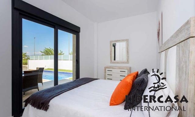 Adosado de 3 habitaciones en Daya Nueva en venta con piscina garaje - 399.900 € (Ref: 9466117)