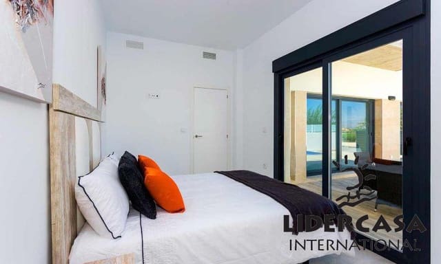 Adosado de 3 habitaciones en Daya Nueva en venta con piscina garaje - 399.900 € (Ref: 9466117)