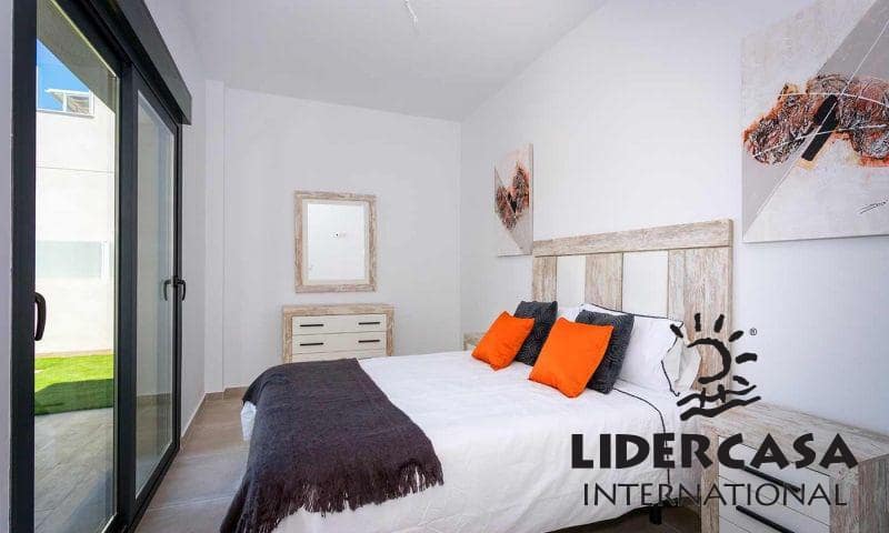 Adosado de 3 habitaciones en Daya Nueva en venta con piscina garaje - 399.900 € (Ref: 9466117)