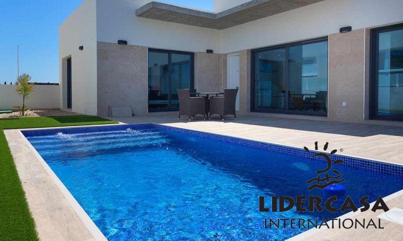 Adosado de 3 habitaciones en Daya Nueva en venta con piscina garaje - 399.900 € (Ref: 9466117)