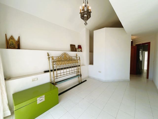 Chalet de 5 habitaciones en Dehesa de Campoamor, Orihuela en venta con garaje - 890.000 € (Ref: 9471327)