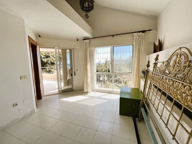 Chalet de 5 habitaciones en Dehesa de Campoamor, Orihuela en venta con garaje - 890.000 € (Ref: 9471327)