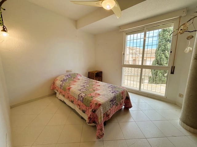 Chalet de 5 habitaciones en Dehesa de Campoamor, Orihuela en venta con garaje - 890.000 € (Ref: 9471327)