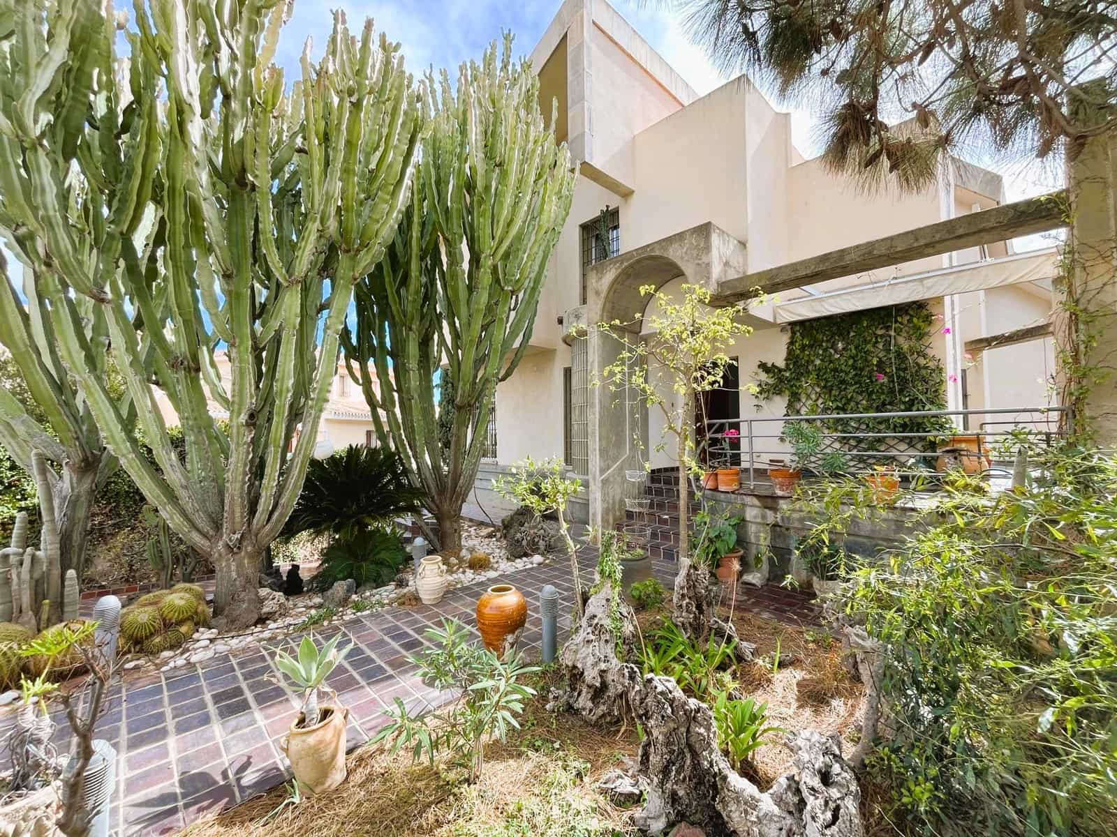 5 slaapkamer Villa te koop in Dehesa de Campoamor met garage - € 890.000 (Ref: 9471327)