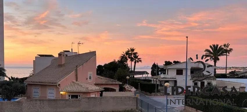 3 slaapkamer Villa te koop in Punta Prima met zwembad garage - € 695.000 (Ref: 9473239)