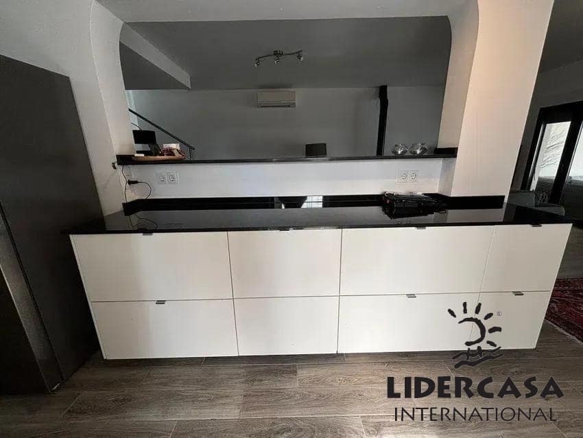 3 slaapkamer Villa te koop in Punta Prima met zwembad garage - € 695.000 (Ref: 9473239)