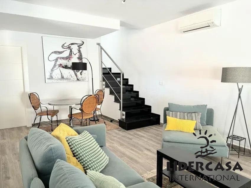 3 slaapkamer Villa te koop in Punta Prima met zwembad garage - € 695.000 (Ref: 9473239)