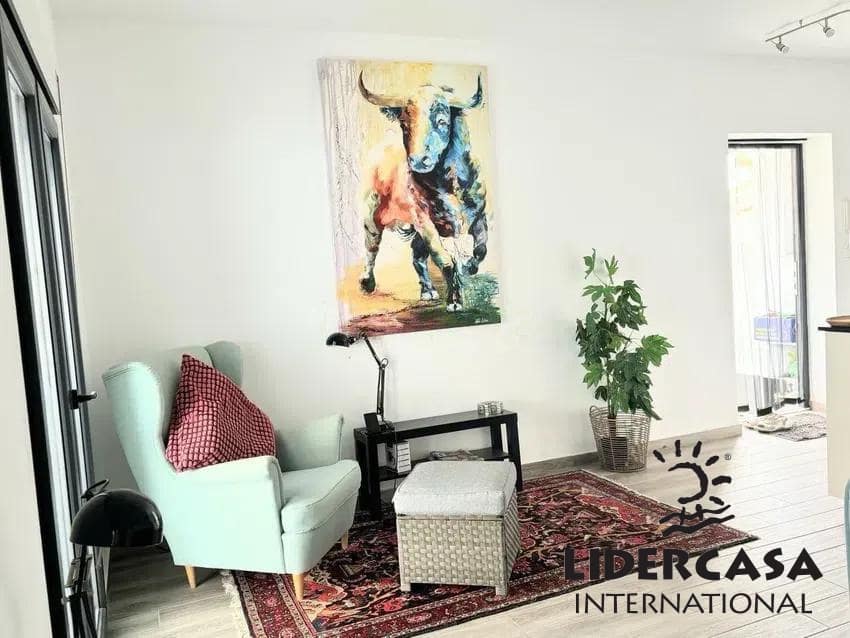 3 slaapkamer Villa te koop in Punta Prima met zwembad garage - € 695.000 (Ref: 9473239)