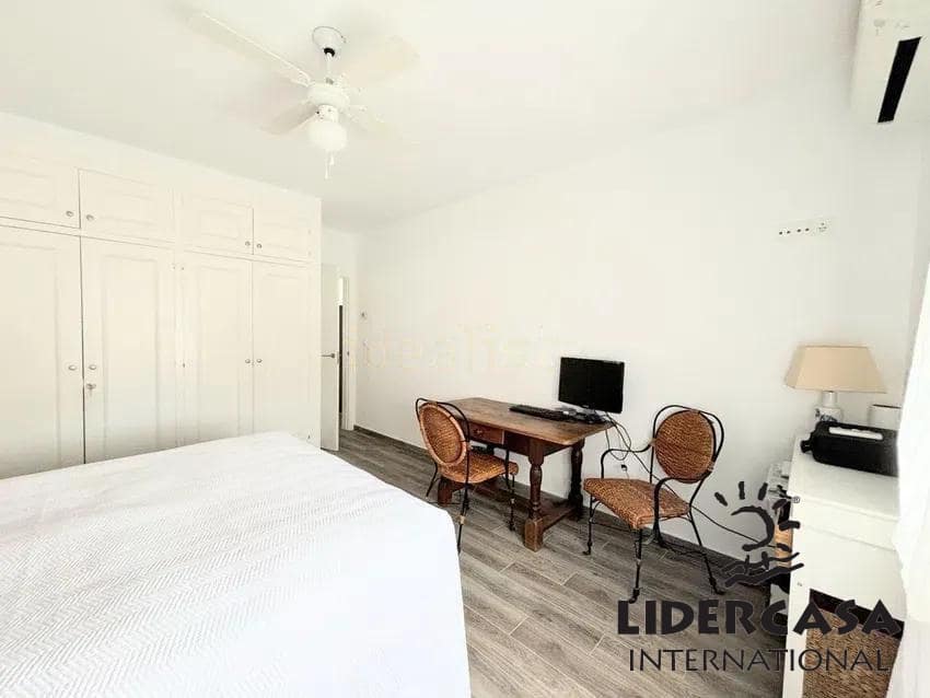 3 slaapkamer Villa te koop in Punta Prima met zwembad garage - € 695.000 (Ref: 9473239)