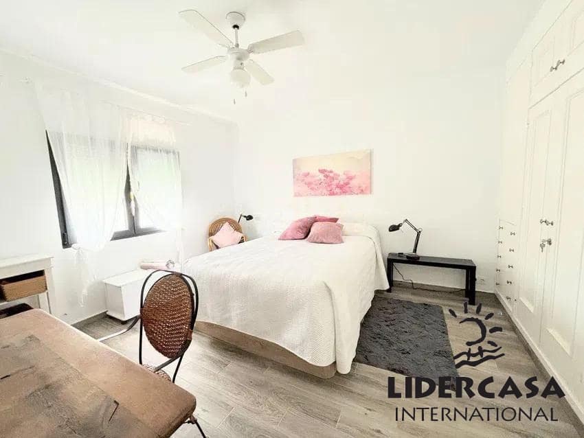 3 slaapkamer Villa te koop in Punta Prima met zwembad garage - € 695.000 (Ref: 9473239)