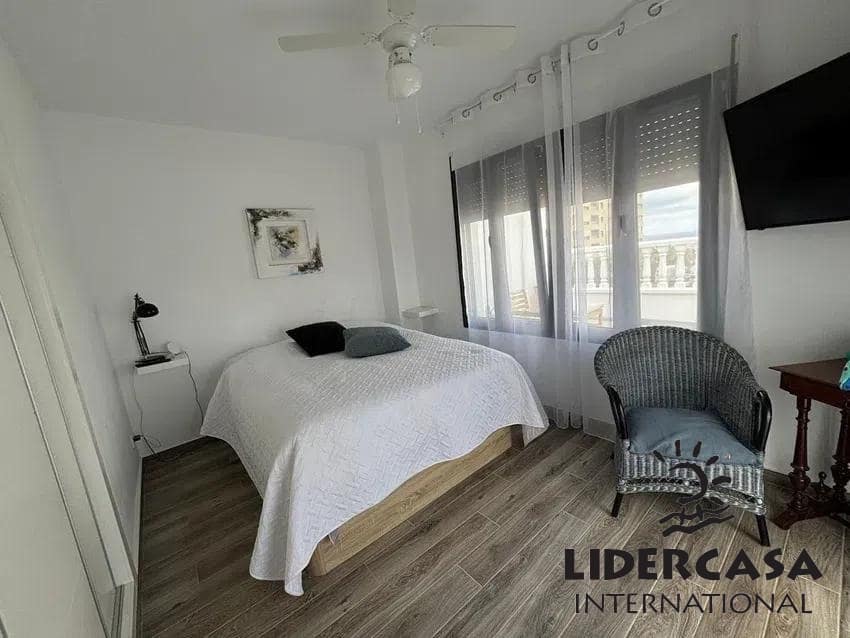 3 slaapkamer Villa te koop in Punta Prima met zwembad garage - € 695.000 (Ref: 9473239)