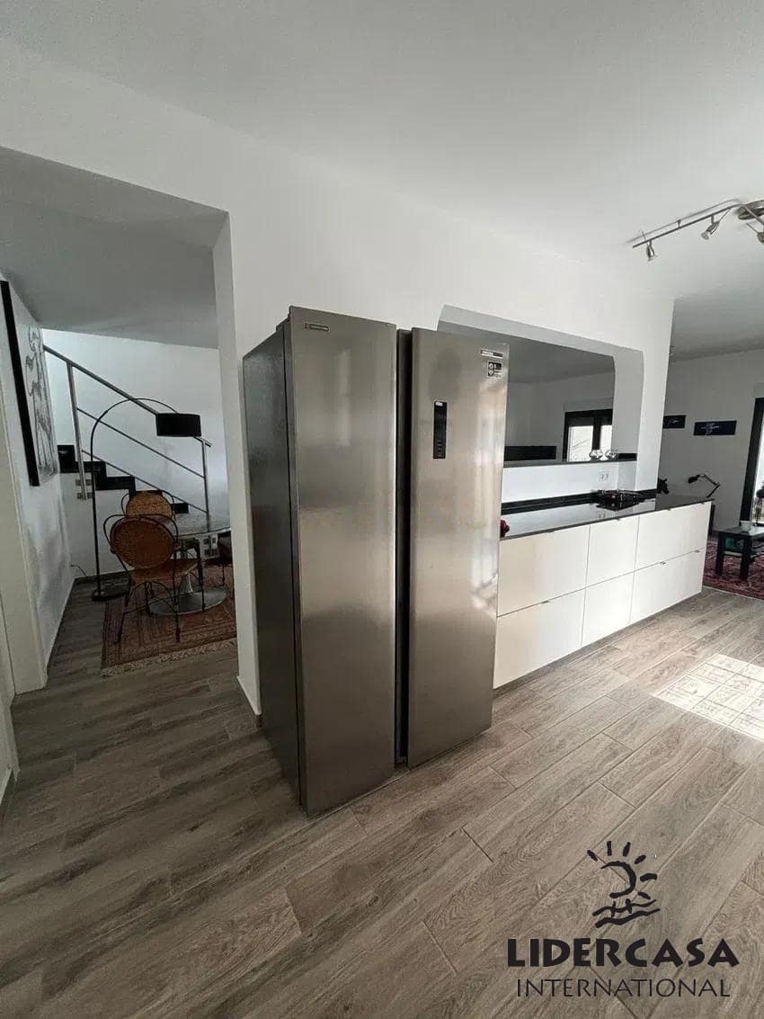 3 slaapkamer Villa te koop in Punta Prima met zwembad garage - € 695.000 (Ref: 9473239)