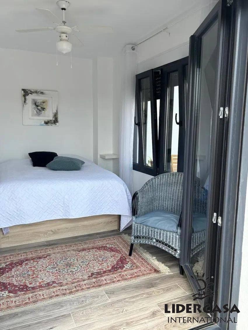 3 slaapkamer Villa te koop in Punta Prima met zwembad garage - € 695.000 (Ref: 9473239)