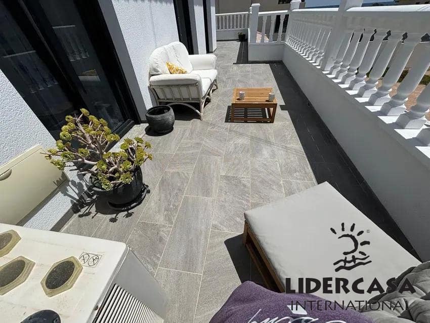 3 slaapkamer Villa te koop in Punta Prima met zwembad garage - € 695.000 (Ref: 9473239)