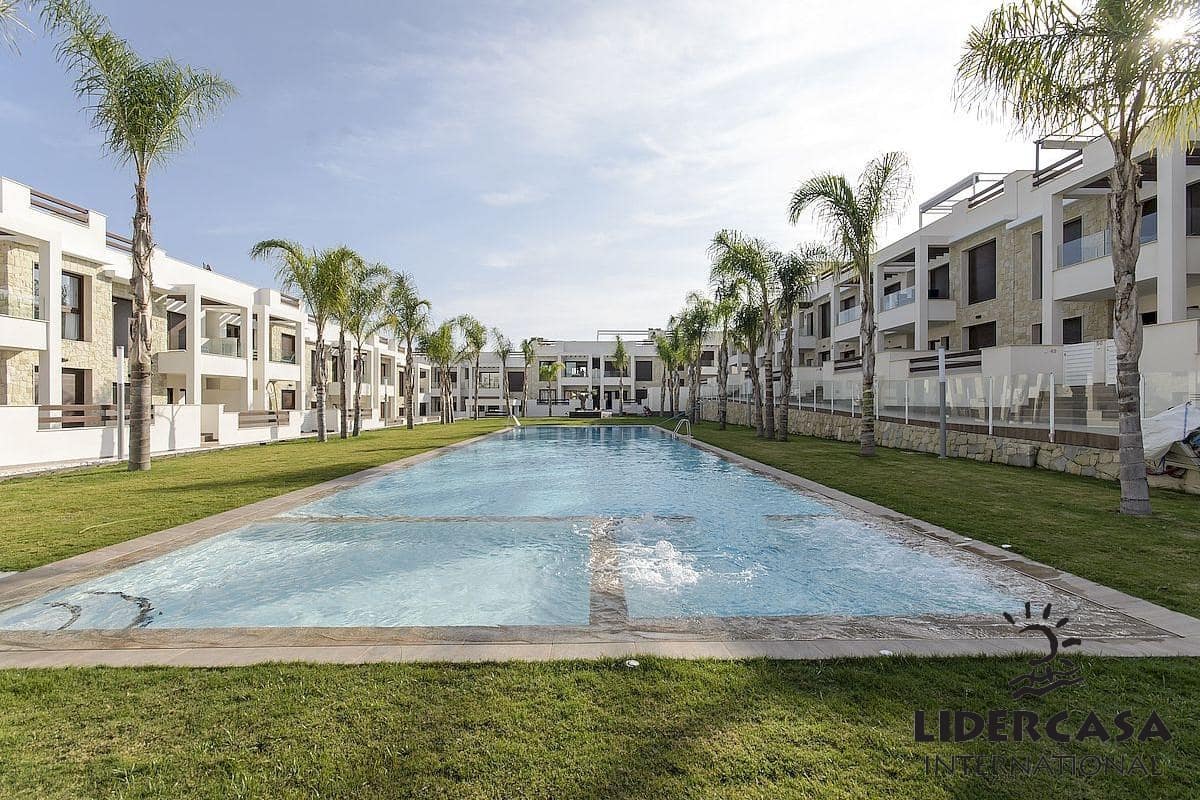 3 bedroom Penthouse for sale in Torrevieja with pool garage - € 359,000 (Ref: 9473240)