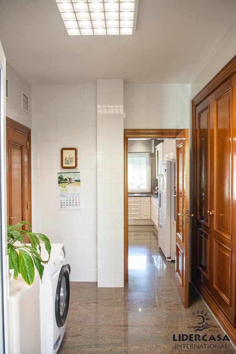 5 makuuhuone Huvila myytävänä paikassa San Pedro del Pinatar mukana uima-altaan 
autotalli - 1 500 000 € (Ref: 9473244)