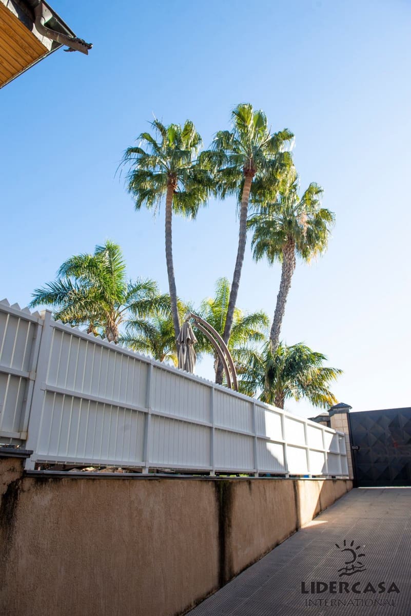 5 makuuhuone Huvila myytävänä paikassa San Pedro del Pinatar mukana uima-altaan 
autotalli - 1 500 000 € (Ref: 9473244)