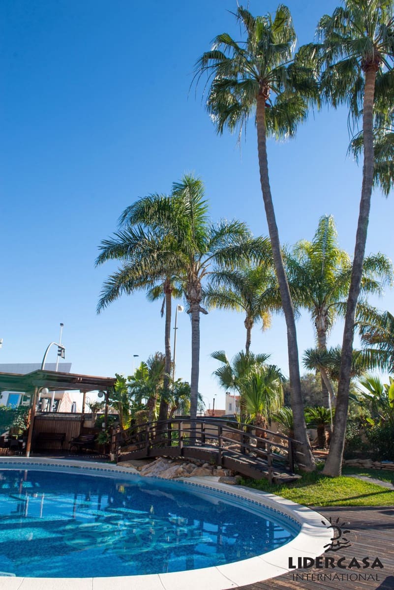 5 makuuhuone Huvila myytävänä paikassa San Pedro del Pinatar mukana uima-altaan 
autotalli - 1 500 000 € (Ref: 9473244)