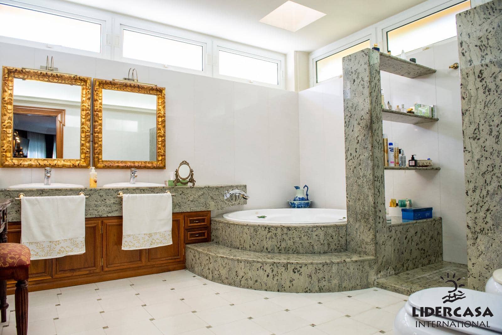 5 makuuhuone Huvila myytävänä paikassa San Pedro del Pinatar mukana uima-altaan 
autotalli - 1 500 000 € (Ref: 9473244)