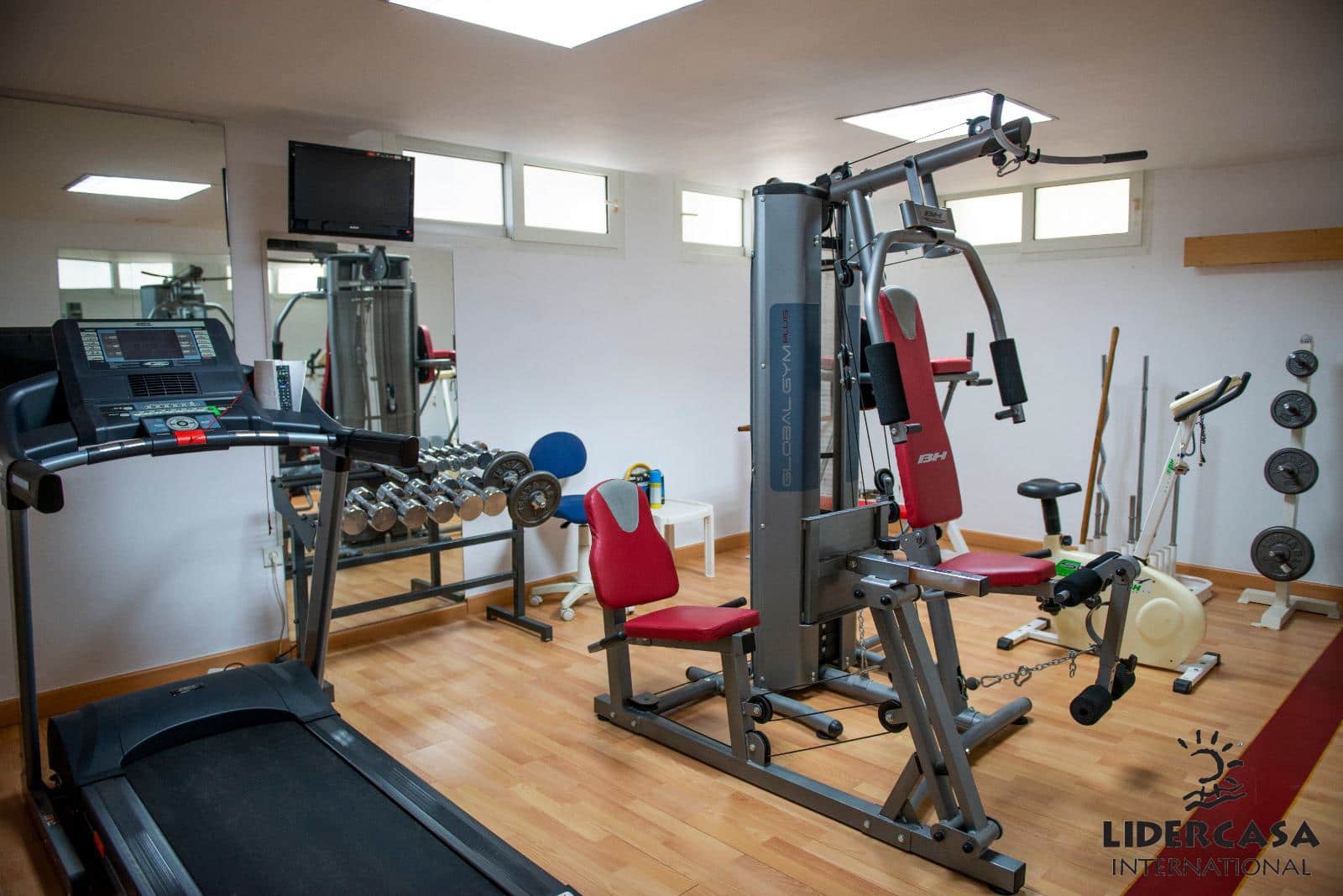 5 makuuhuone Huvila myytävänä paikassa San Pedro del Pinatar mukana uima-altaan 
autotalli - 1 500 000 € (Ref: 9473244)