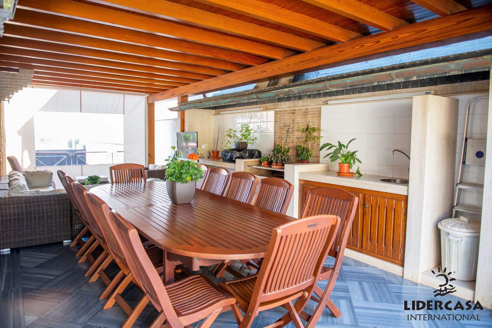 5 makuuhuone Huvila myytävänä paikassa San Pedro del Pinatar mukana uima-altaan 
autotalli - 1 500 000 € (Ref: 9473244)