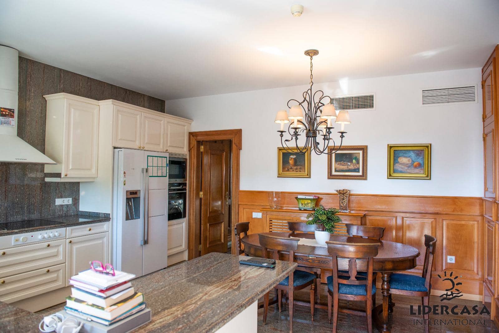 5 makuuhuone Huvila myytävänä paikassa San Pedro del Pinatar mukana uima-altaan 
autotalli - 1 500 000 € (Ref: 9473244)