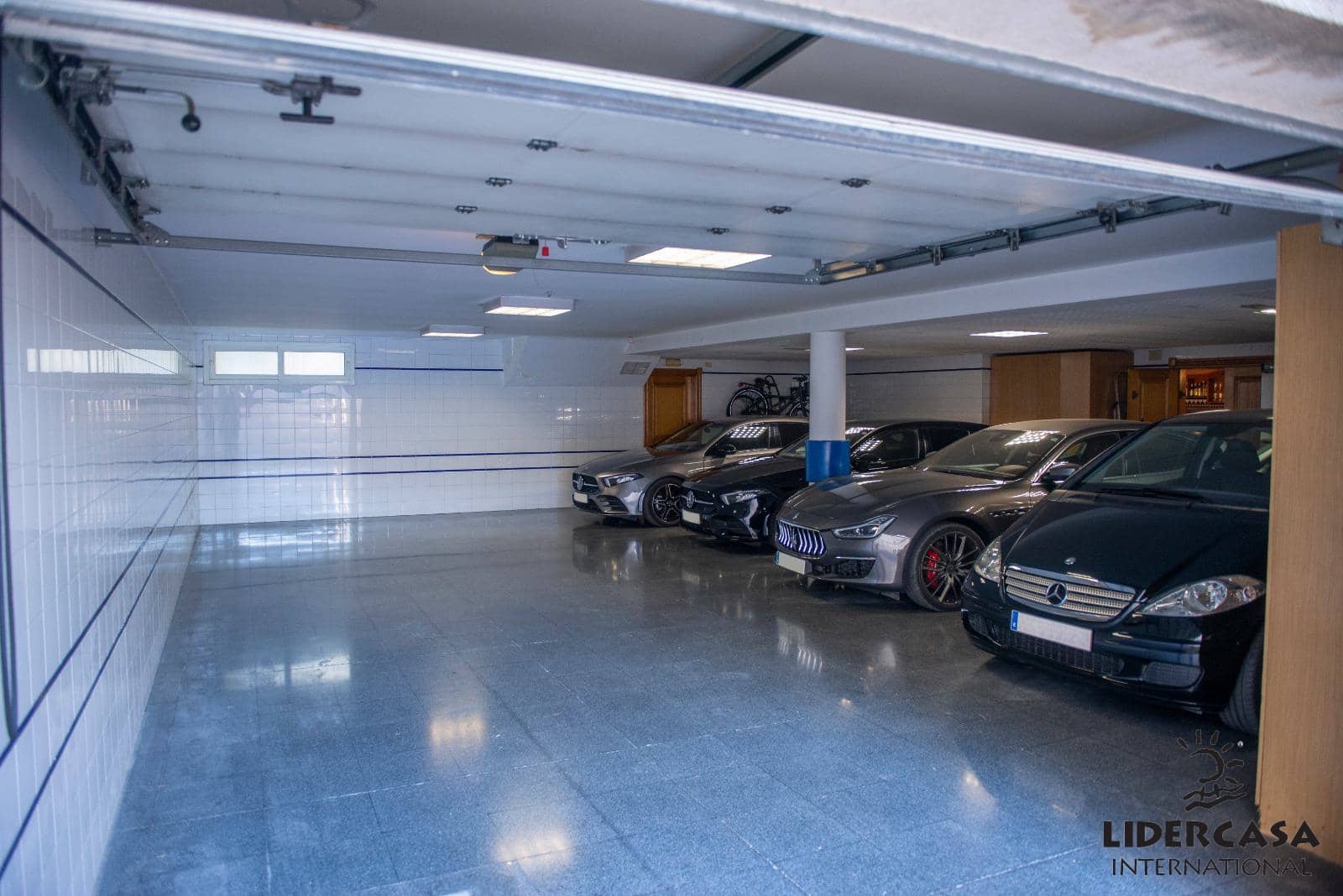 5 makuuhuone Huvila myytävänä paikassa San Pedro del Pinatar mukana uima-altaan 
autotalli - 1 500 000 € (Ref: 9473244)